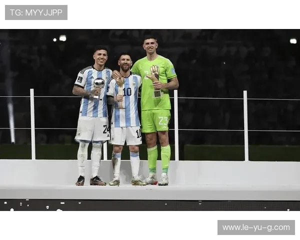 阿根廷中场恩佐·费尔南德斯:21岁世界杯夺冠,梅西身边的关键先生