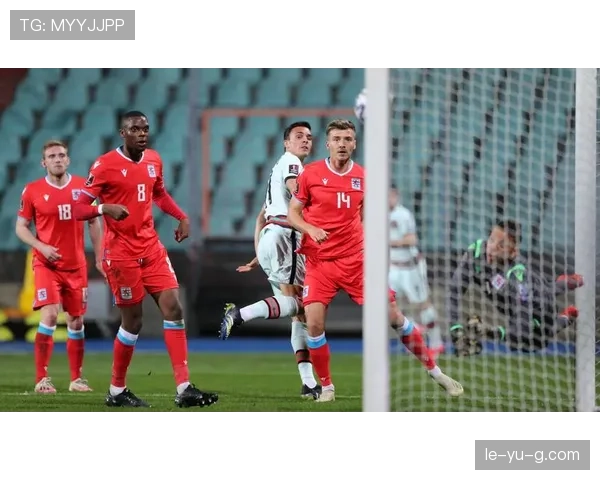 德甲球队高压逼抢战术革新，赛场表现亮眼引关注