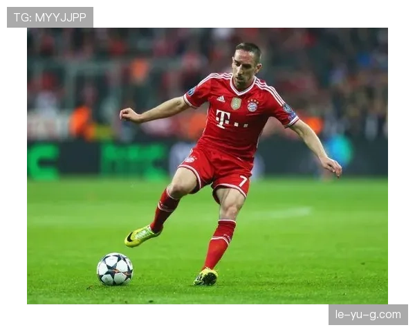 贝肯鲍尔战术革新与领导风范持续引领现代足球发展